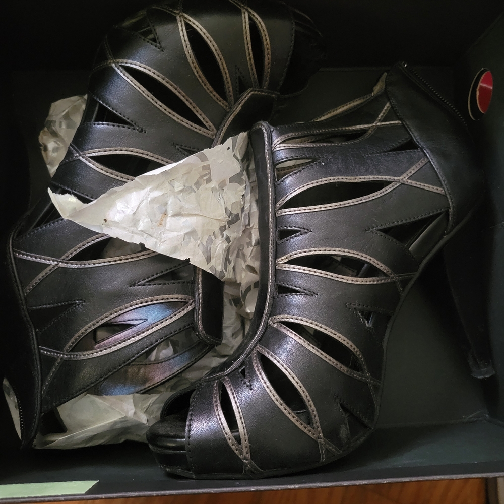 Kenneth Cole Reaction Black Heeled Boots